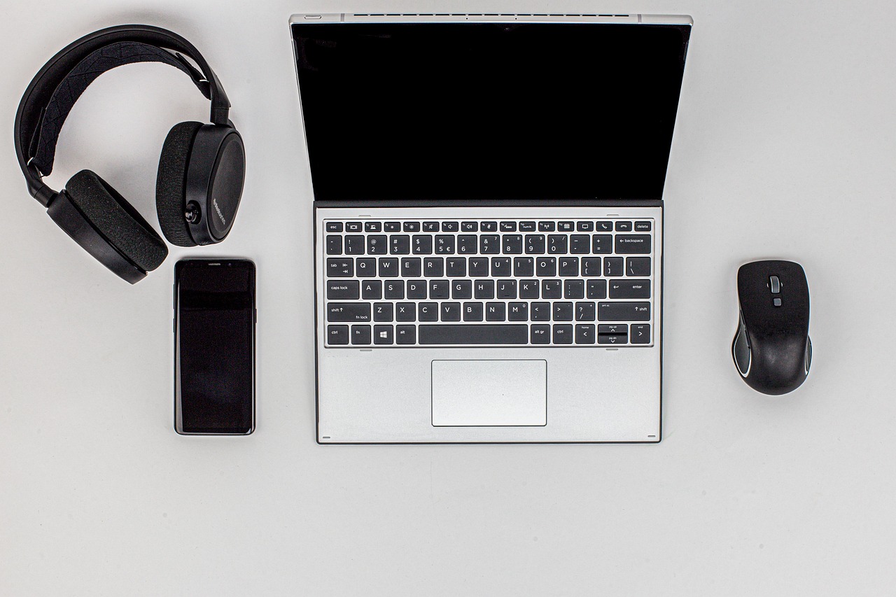 creative-03 laptop, phone, headset, mouse, computer, office, business, technology, desk, notebook, work, company, communication, modern, workplace, mobile, home office, the flat, work from home, ict, ict, ict, ict, ict, ict